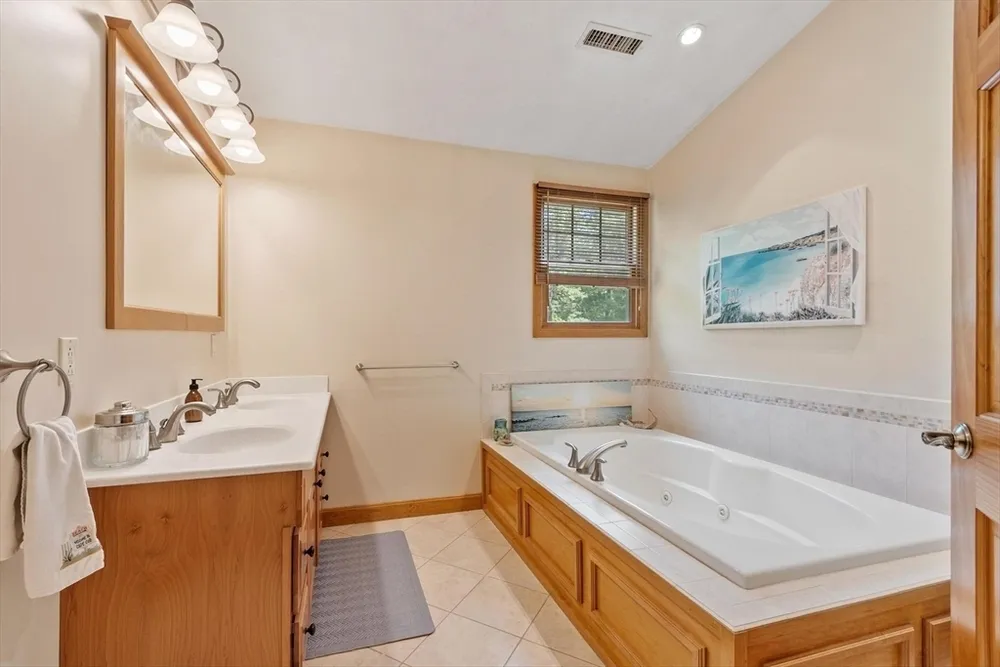107 Maple Rd, Tewksbury, MA 01876