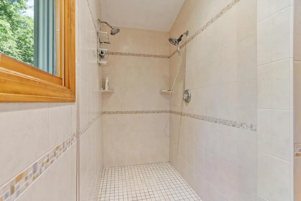107 Maple Rd, Tewksbury, MA 01876