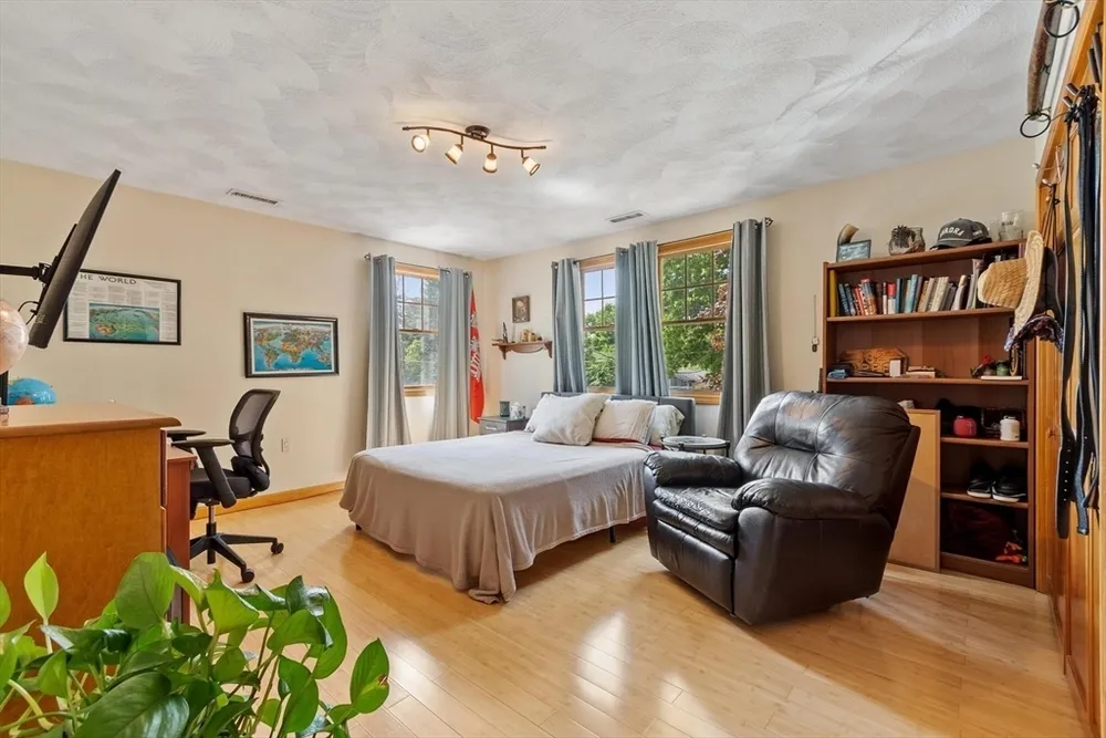 107 Maple Rd, Tewksbury, MA 01876