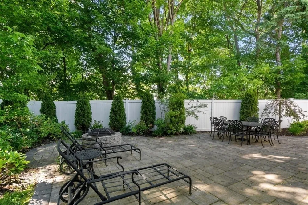 283 Walnut St, Wellesley, MA 02481