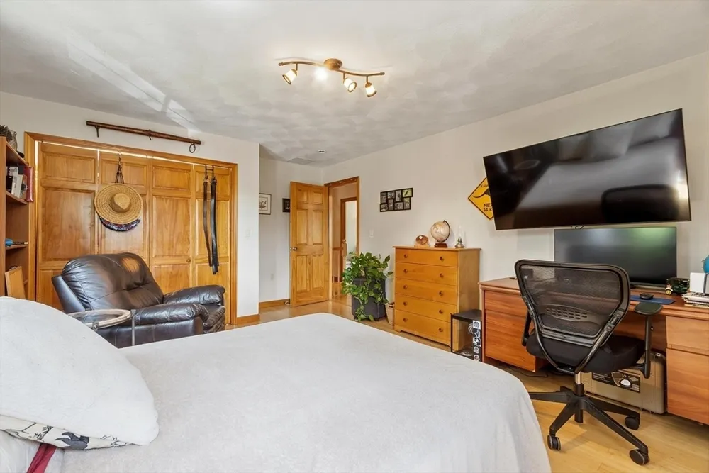 107 Maple Rd, Tewksbury, MA 01876