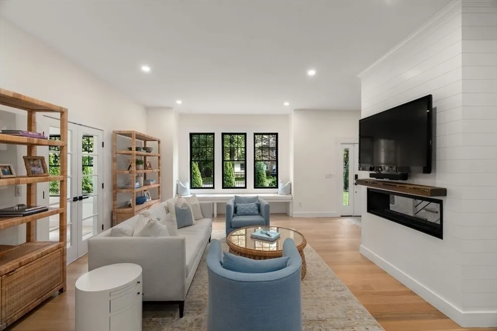 283 Walnut St, Wellesley, MA 02481