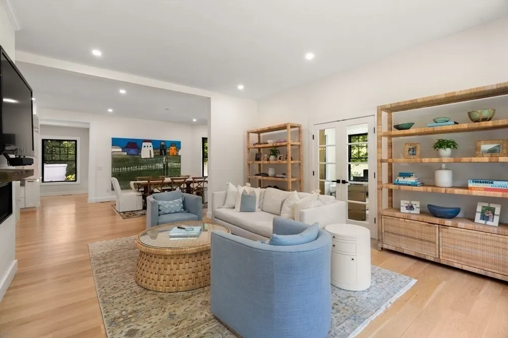 283 Walnut St, Wellesley, MA 02481