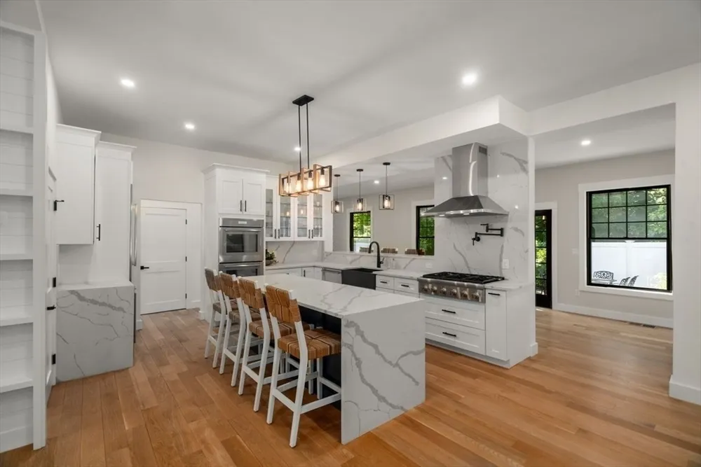 283 Walnut St, Wellesley, MA 02481