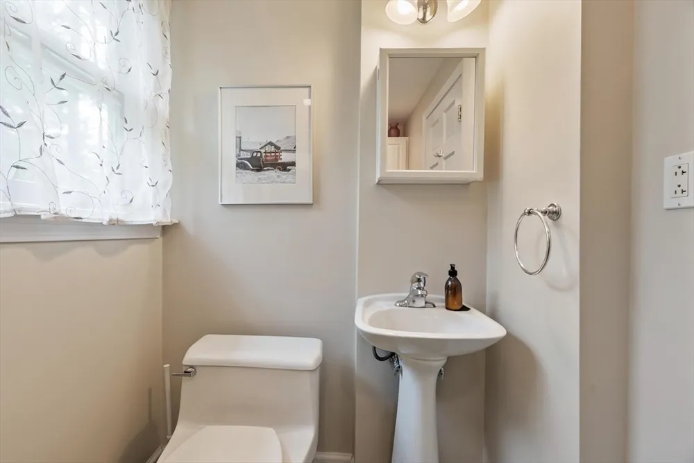 107 Maple Rd, Tewksbury, MA 01876