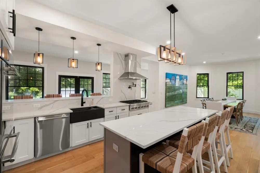 283 Walnut St, Wellesley, MA 02481
