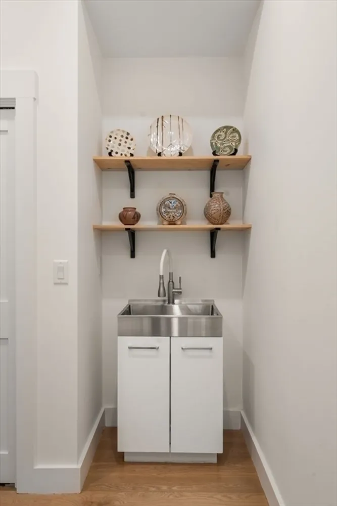 283 Walnut St, Wellesley, MA 02481