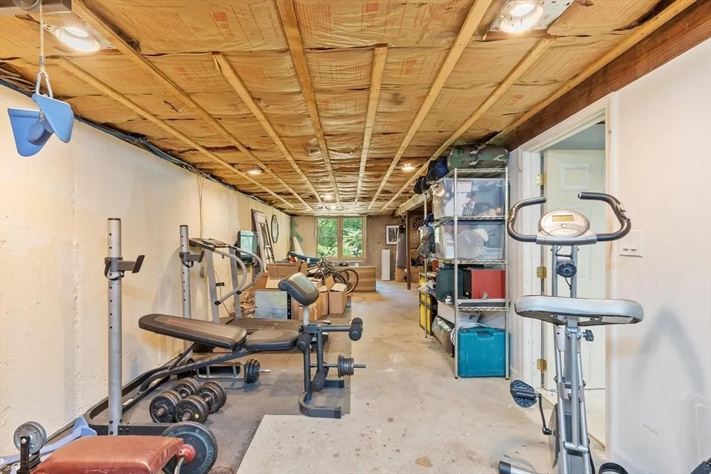 107 Maple Rd, Tewksbury, MA 01876