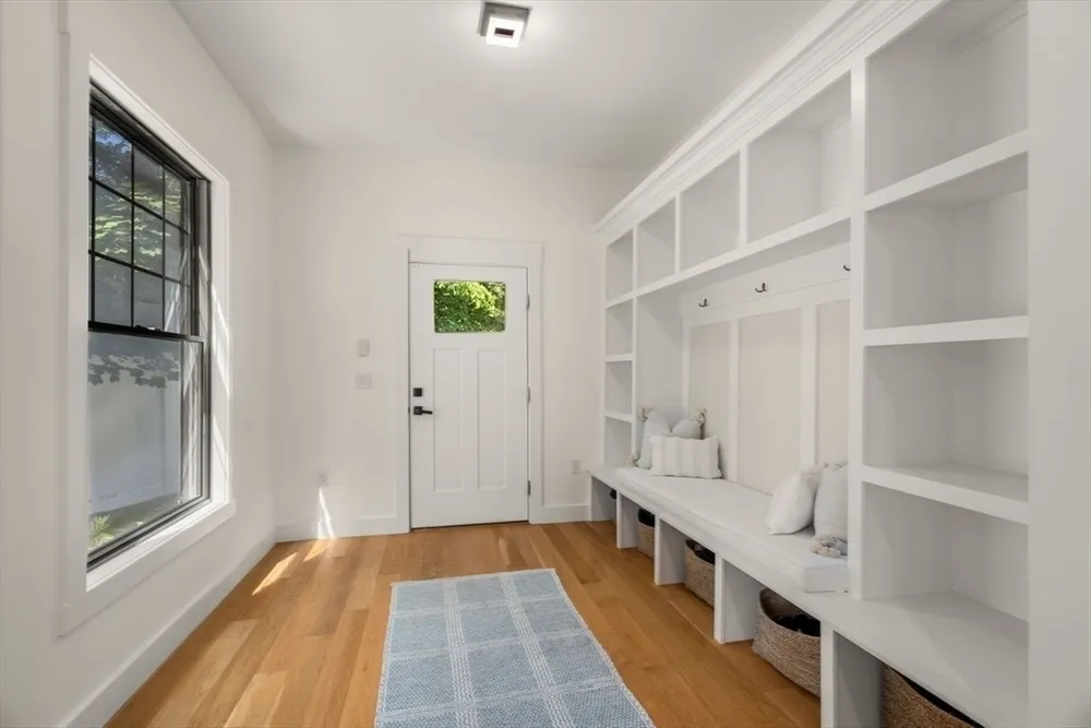 283 Walnut St, Wellesley, MA 02481