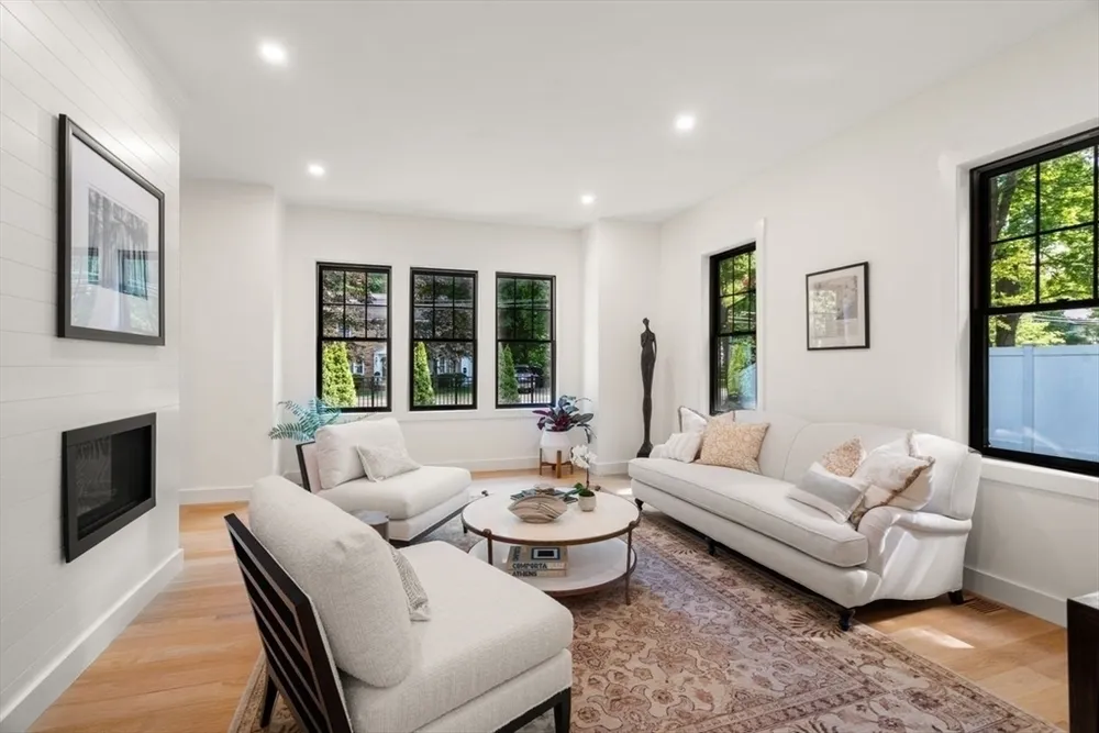 283 Walnut St, Wellesley, MA 02481