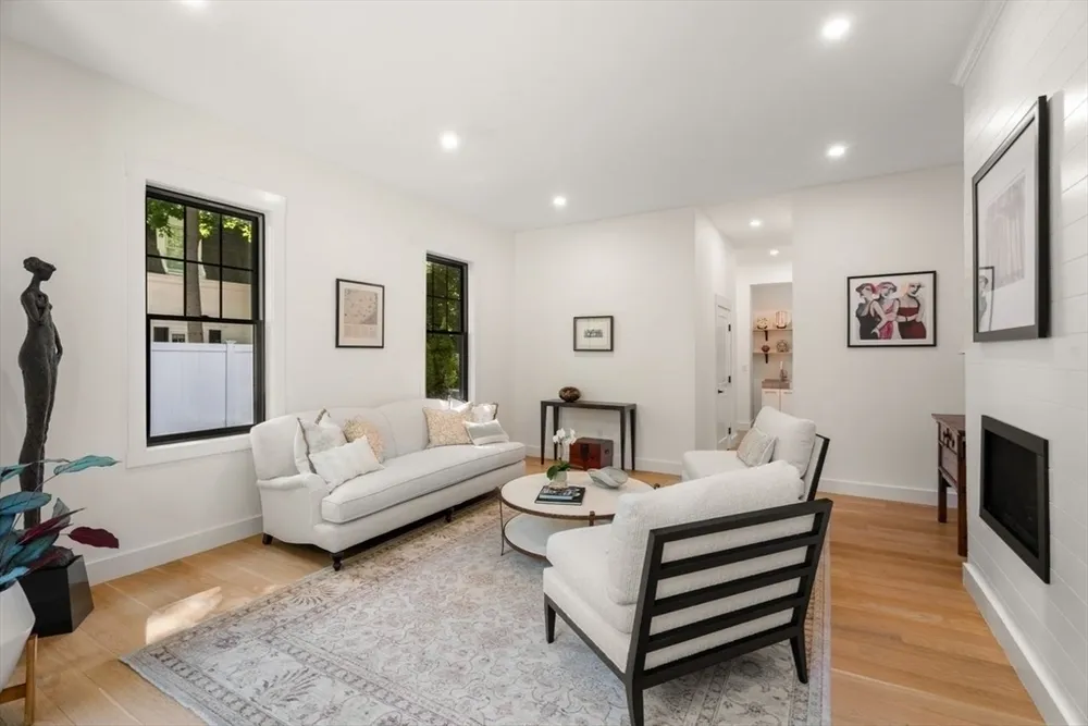 283 Walnut St, Wellesley, MA 02481