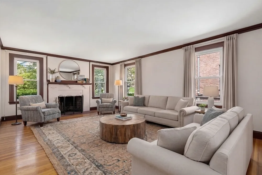 261 Russett Rd, Brookline, MA 02467