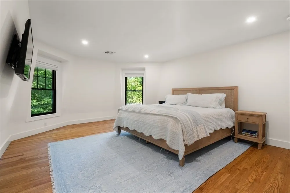 283 Walnut St, Wellesley, MA 02481