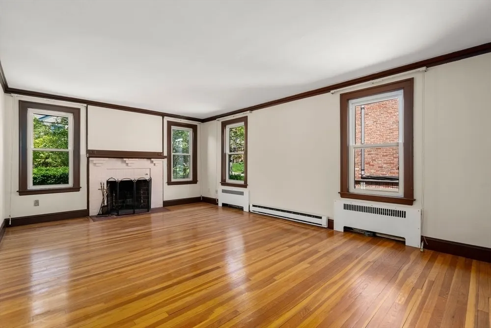 261 Russett Rd, Brookline, MA 02467