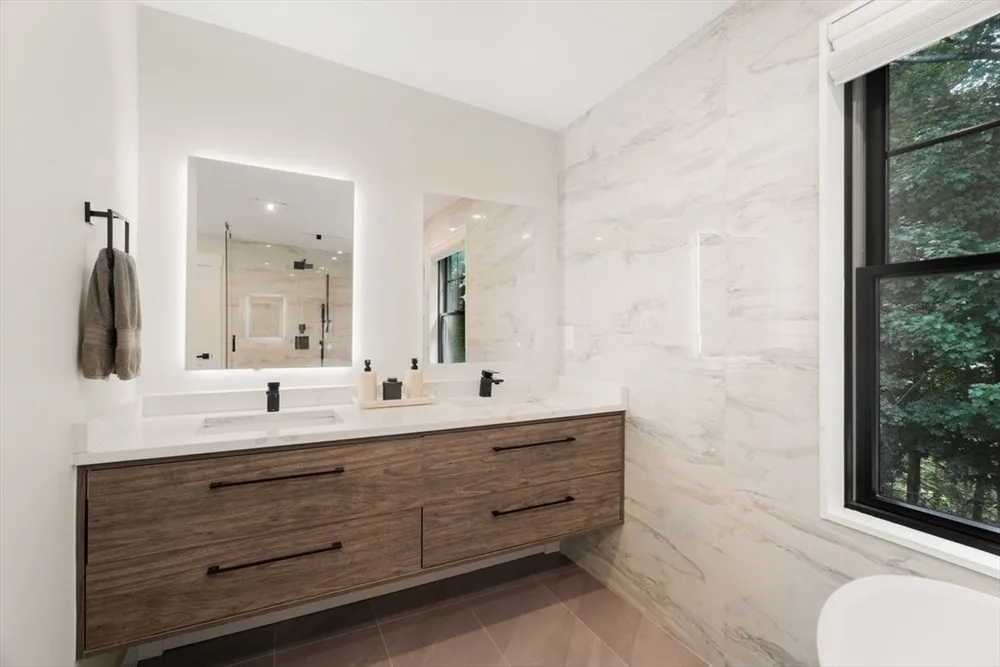 283 Walnut St, Wellesley, MA 02481