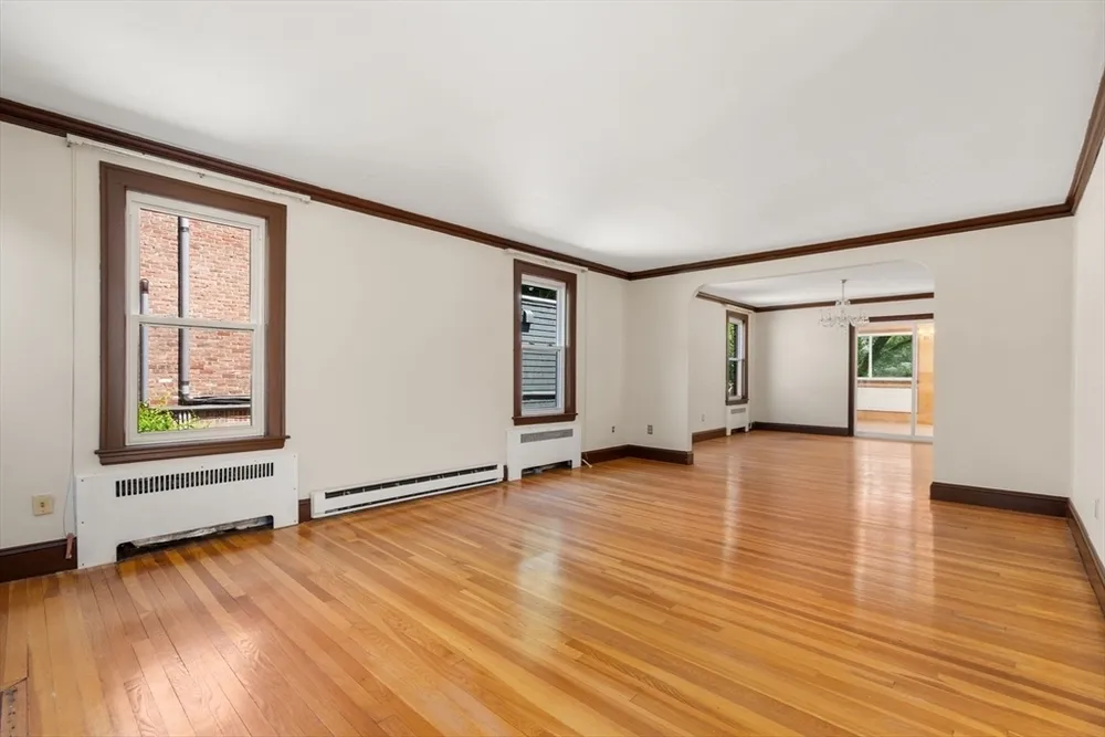 261 Russett Rd, Brookline, MA 02467