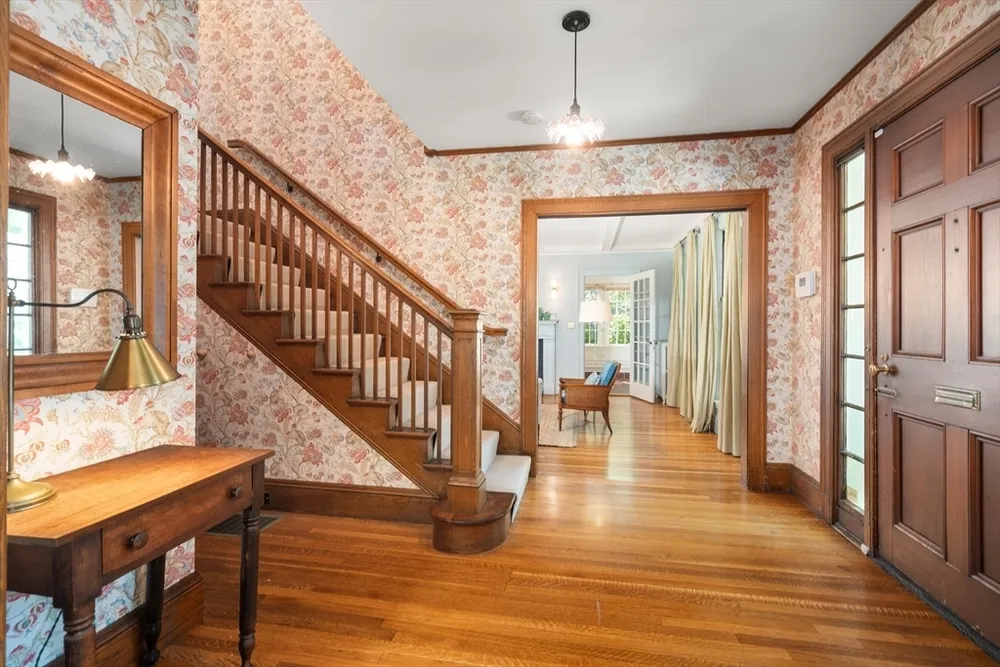 61 Larchwood Dr, Cambridge, MA 02138