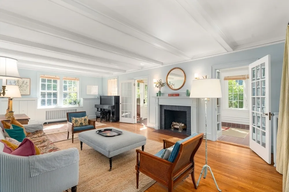 61 Larchwood Dr, Cambridge, MA 02138