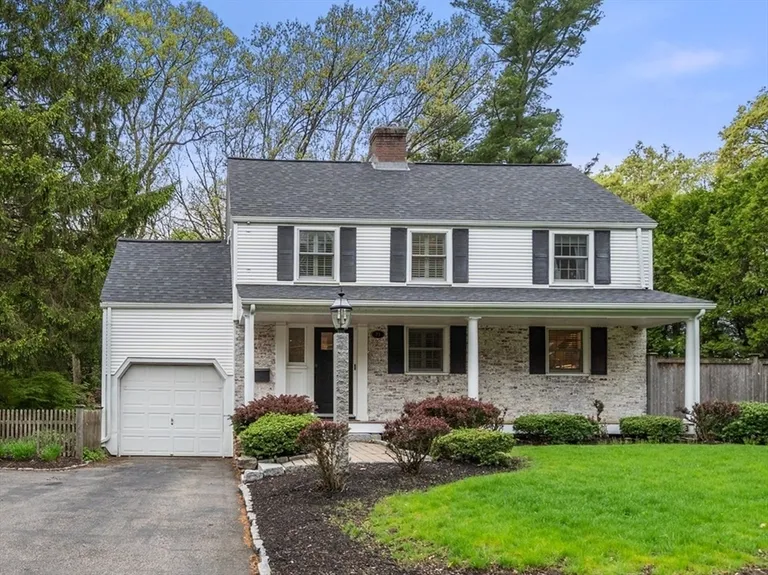 21 Madison Rd, Halifax, MA 02338