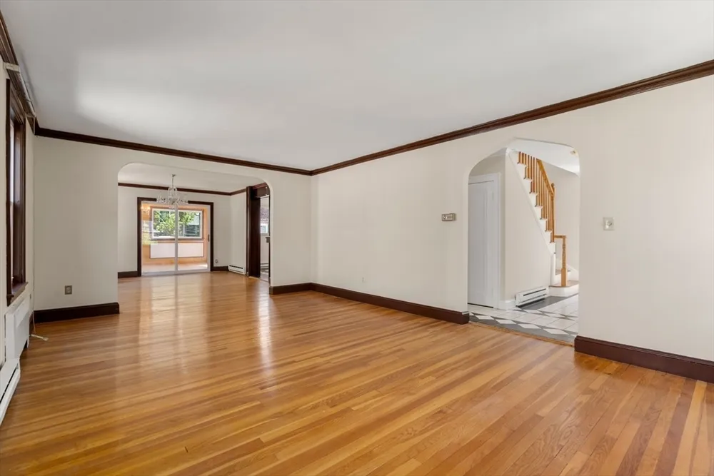 261 Russett Rd, Brookline, MA 02467