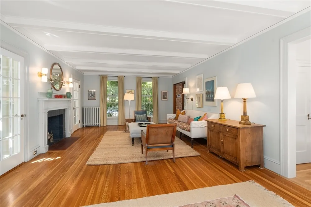 61 Larchwood Dr, Cambridge, MA 02138