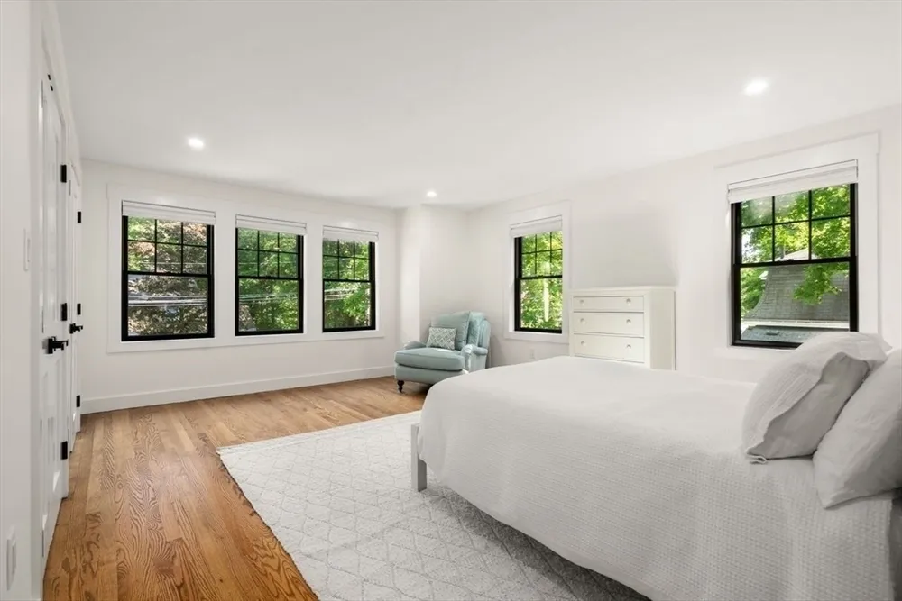 283 Walnut St, Wellesley, MA 02481