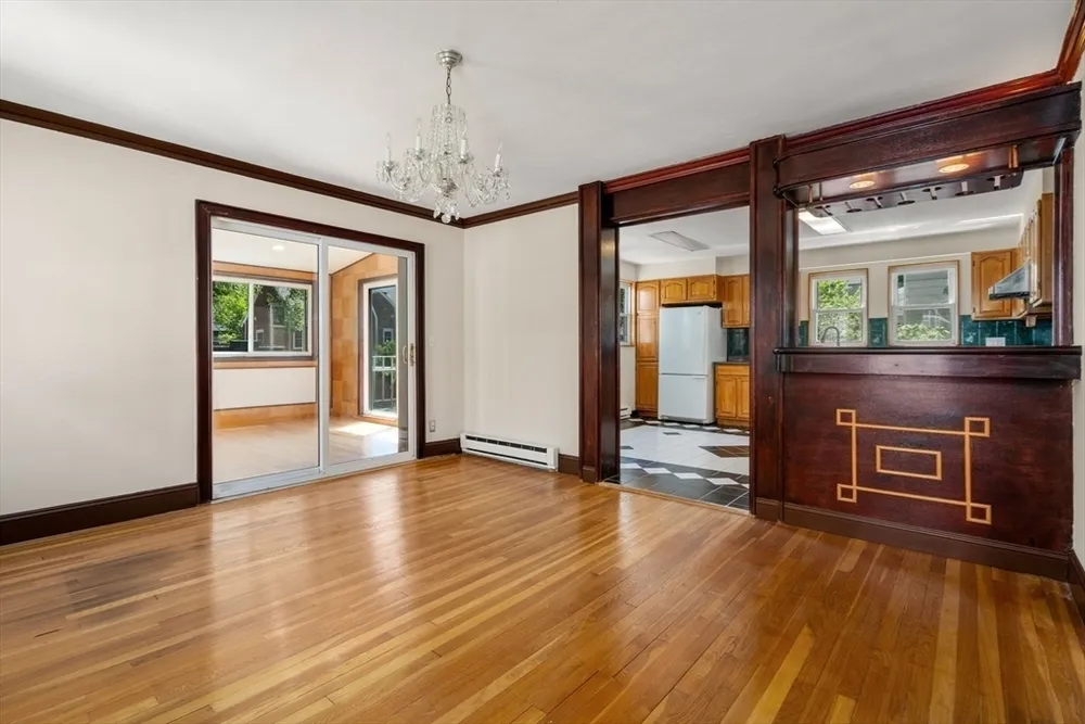 261 Russett Rd, Brookline, MA 02467