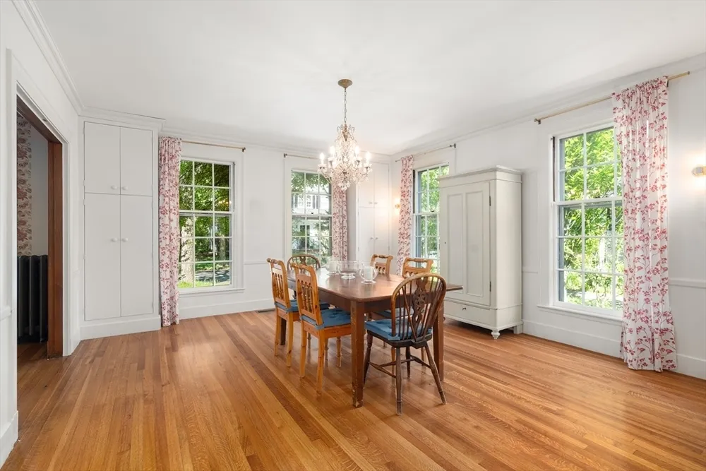 61 Larchwood Dr, Cambridge, MA 02138