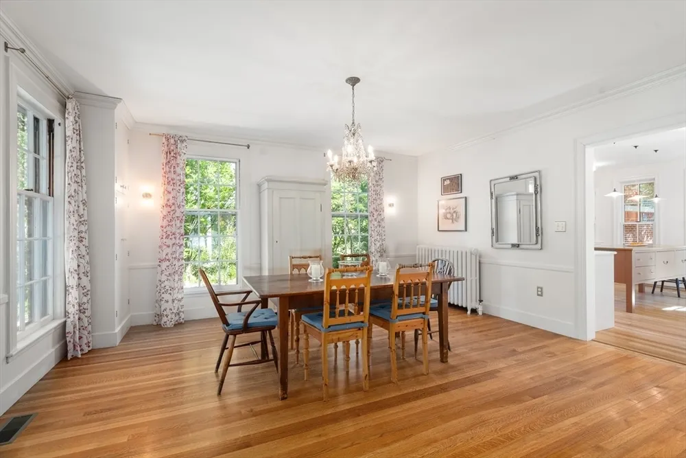 61 Larchwood Dr, Cambridge, MA 02138