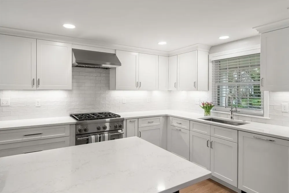 21 Madison Rd, Halifax, MA 02338