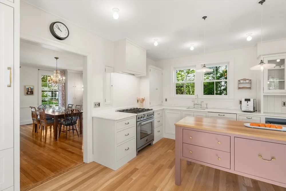61 Larchwood Dr, Cambridge, MA 02138