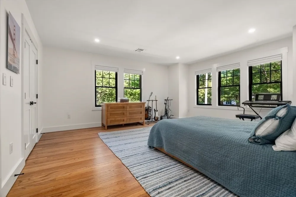 283 Walnut St, Wellesley, MA 02481