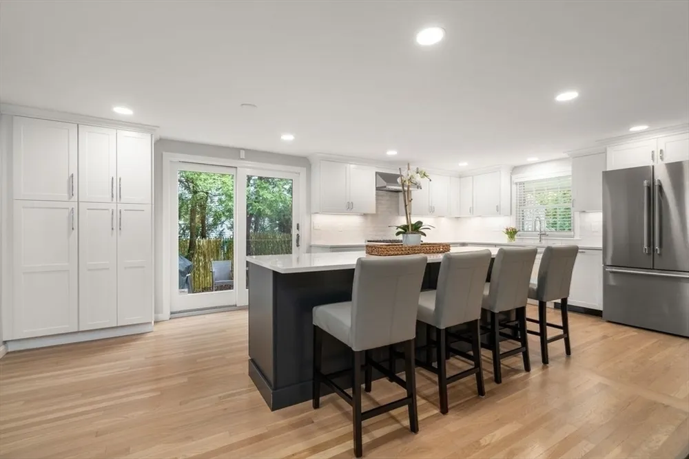 21 Madison Rd, Halifax, MA 02338