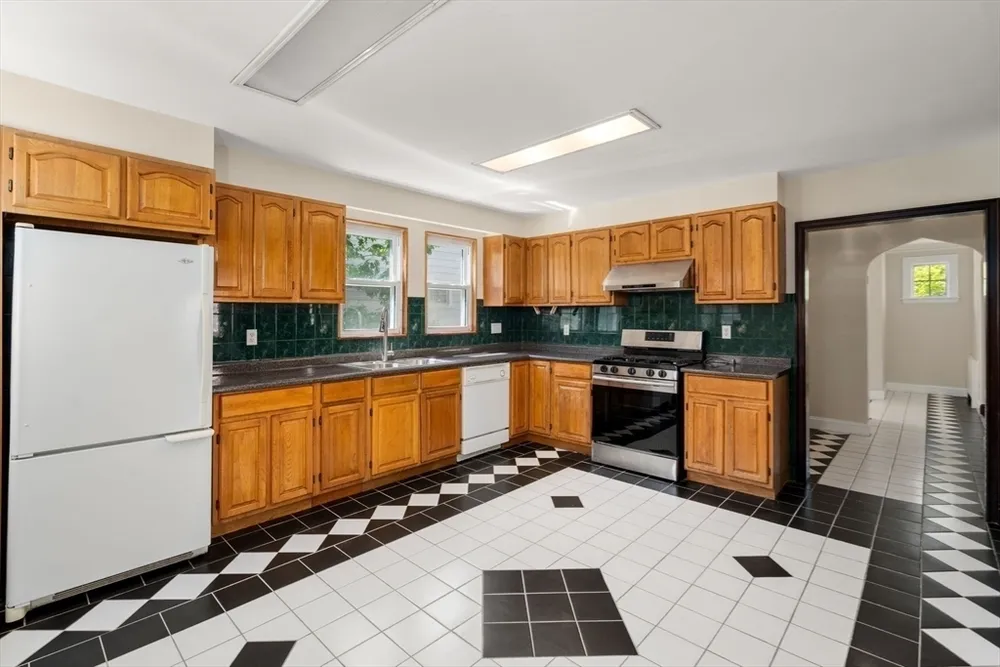 261 Russett Rd, Brookline, MA 02467