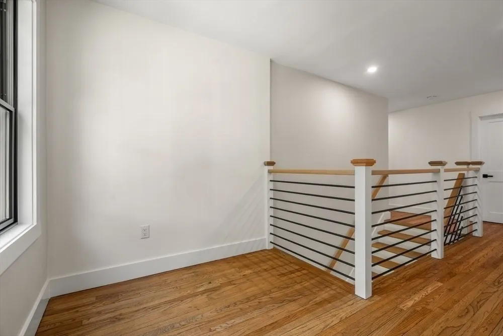 283 Walnut St, Wellesley, MA 02481