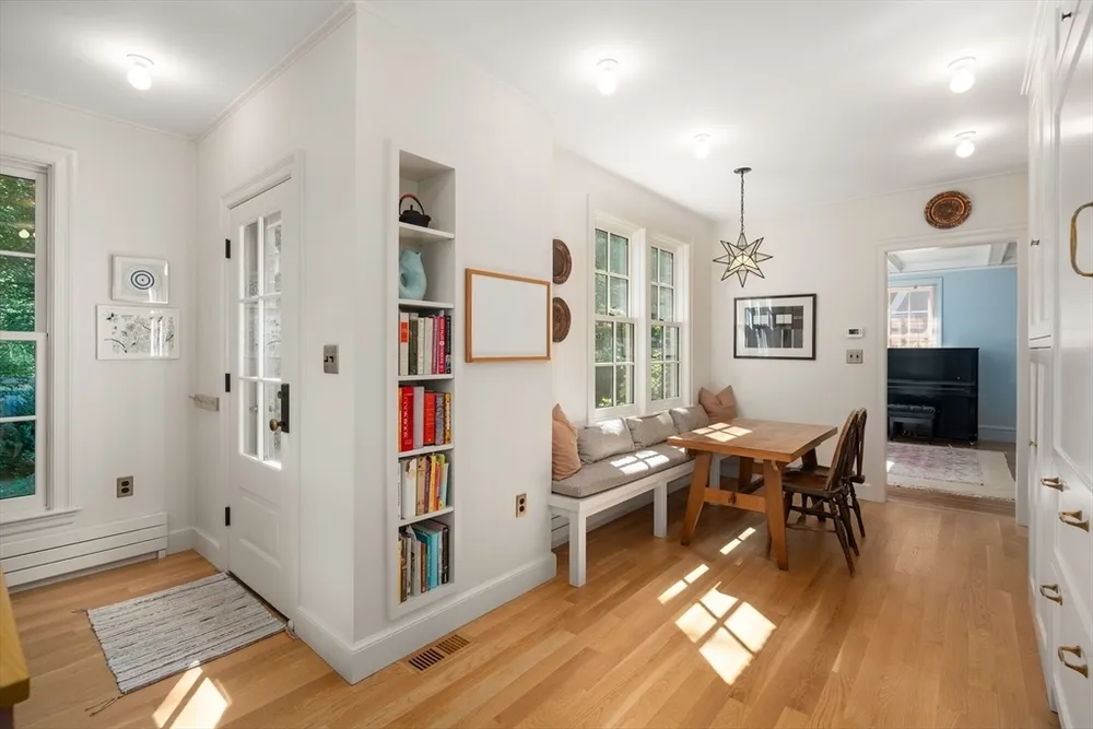 61 Larchwood Dr, Cambridge, MA 02138