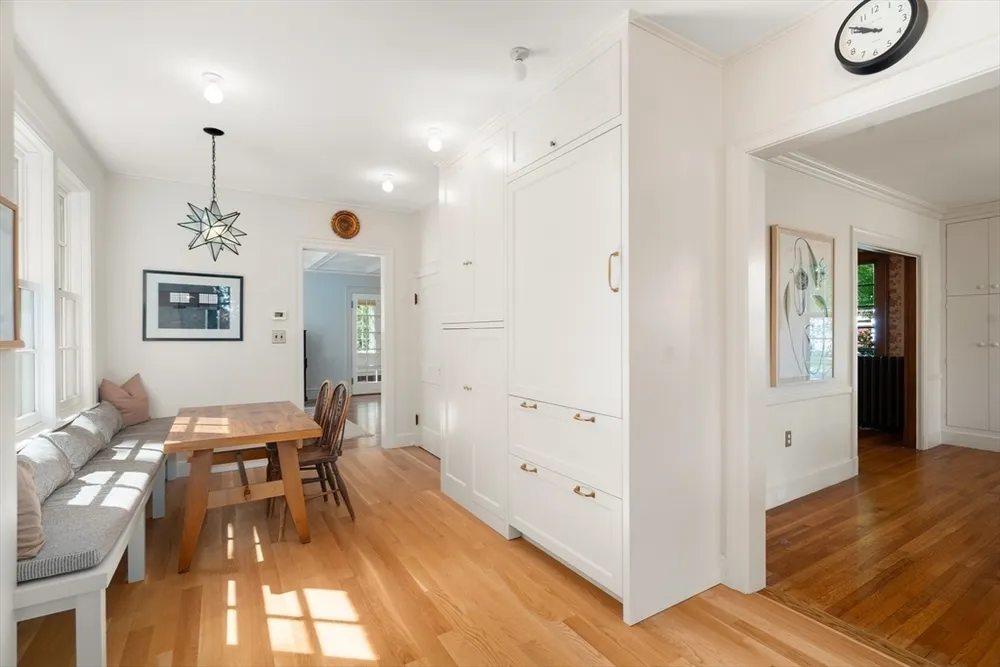 61 Larchwood Dr, Cambridge, MA 02138