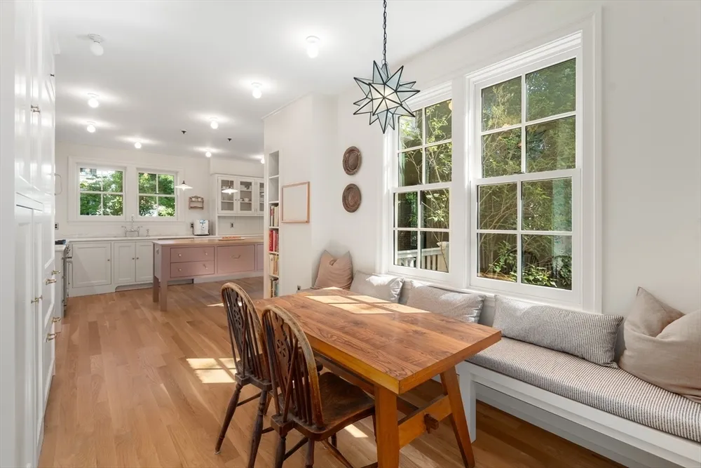 61 Larchwood Dr, Cambridge, MA 02138