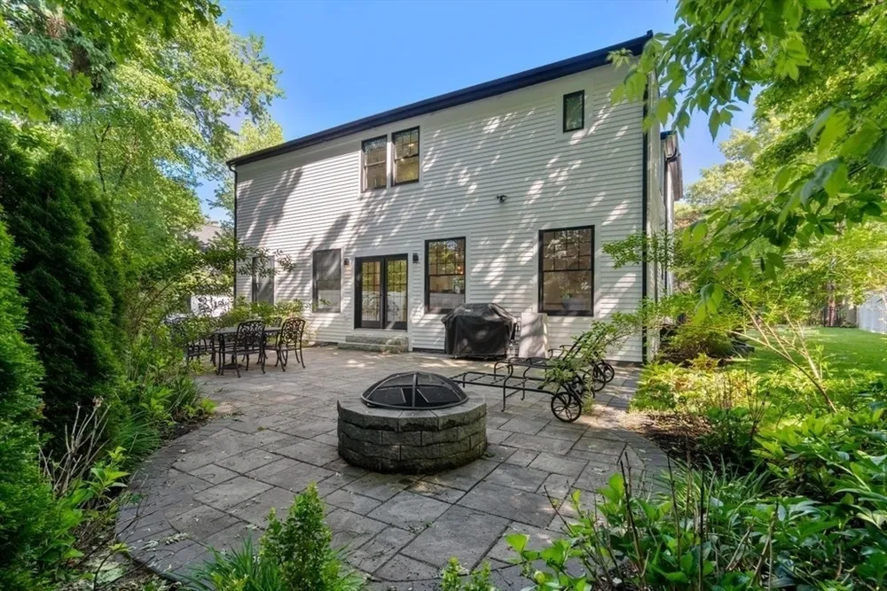 283 Walnut St, Wellesley, MA 02481