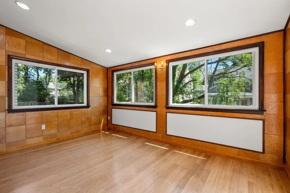 261 Russett Rd, Brookline, MA 02467