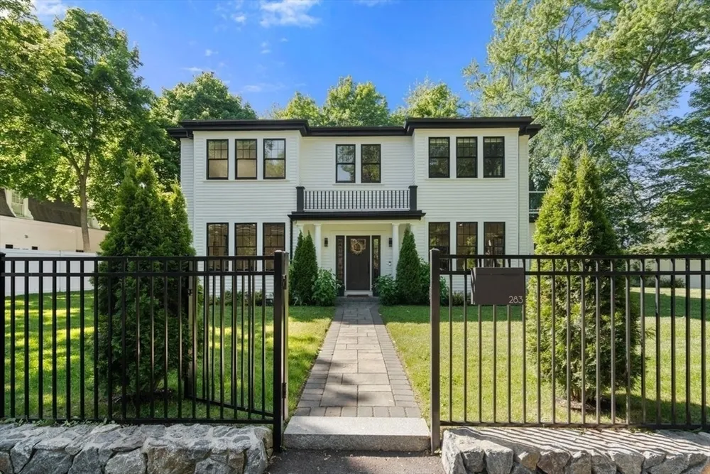 283 Walnut St, Wellesley, MA 02481