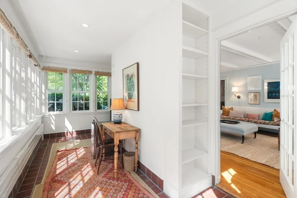 61 Larchwood Dr, Cambridge, MA 02138