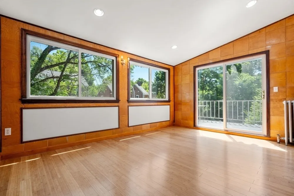 261 Russett Rd, Brookline, MA 02467