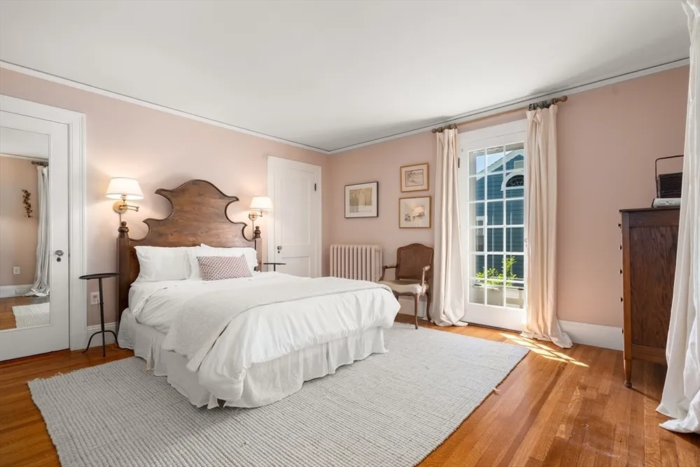 61 Larchwood Dr, Cambridge, MA 02138