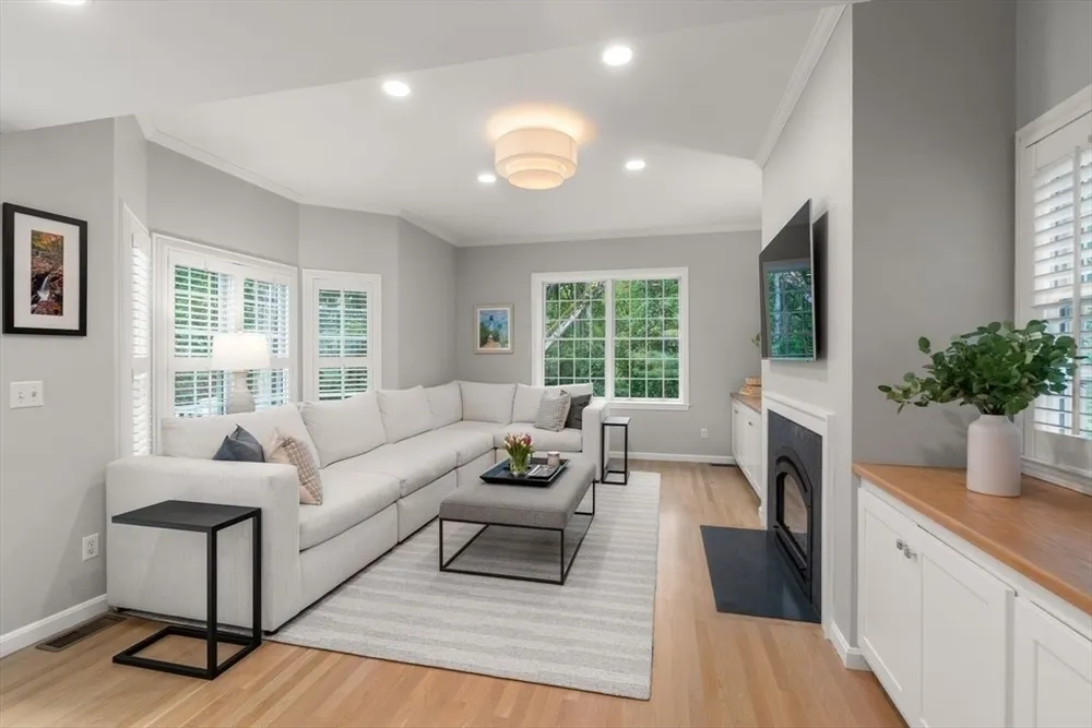 21 Madison Rd, Halifax, MA 02338