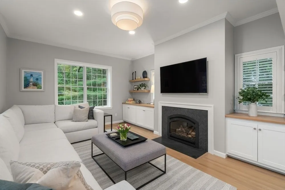 21 Madison Rd, Halifax, MA 02338