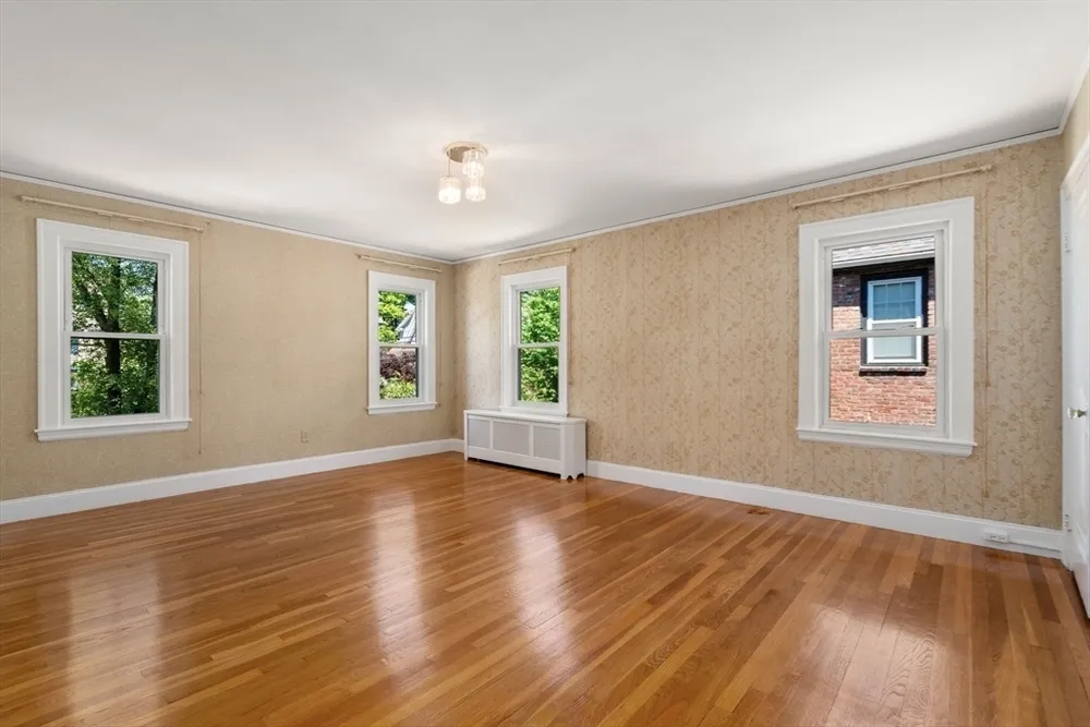 261 Russett Rd, Brookline, MA 02467