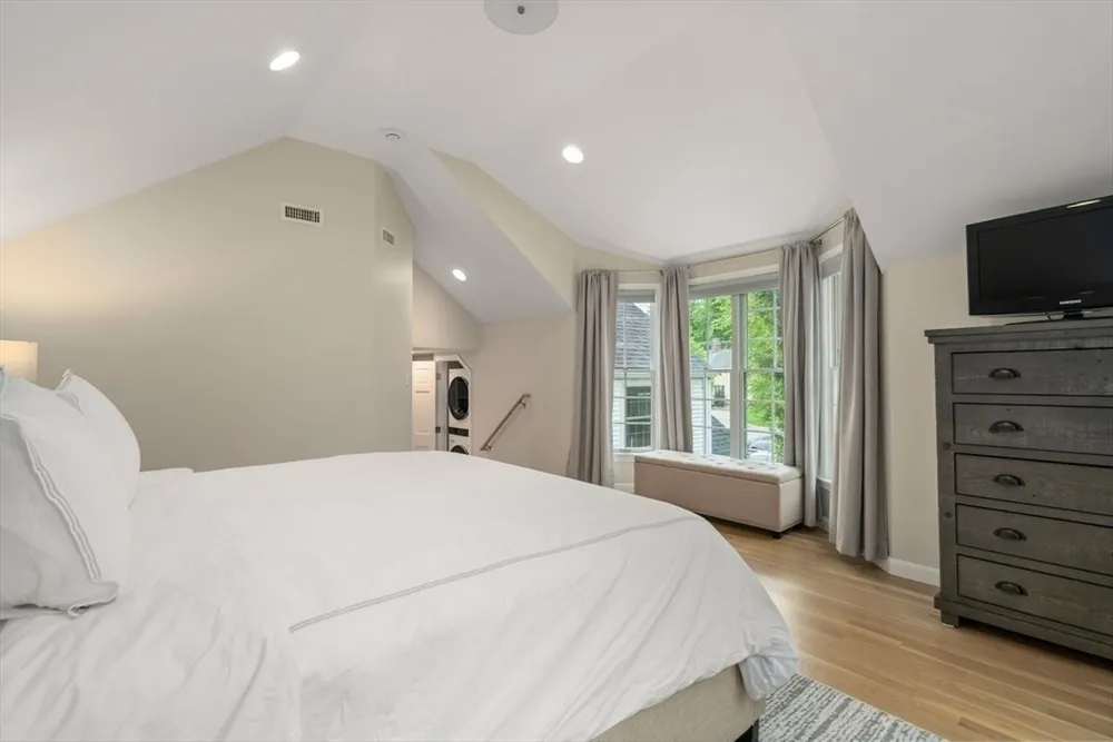 21 Madison Rd, Halifax, MA 02338