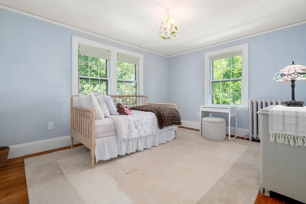 61 Larchwood Dr, Cambridge, MA 02138
