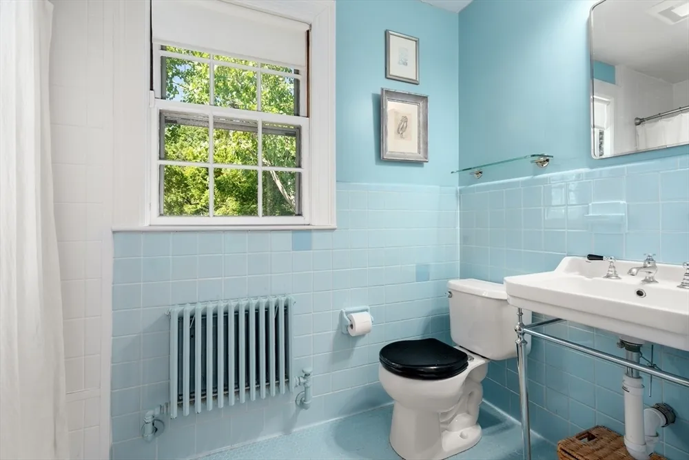 61 Larchwood Dr, Cambridge, MA 02138